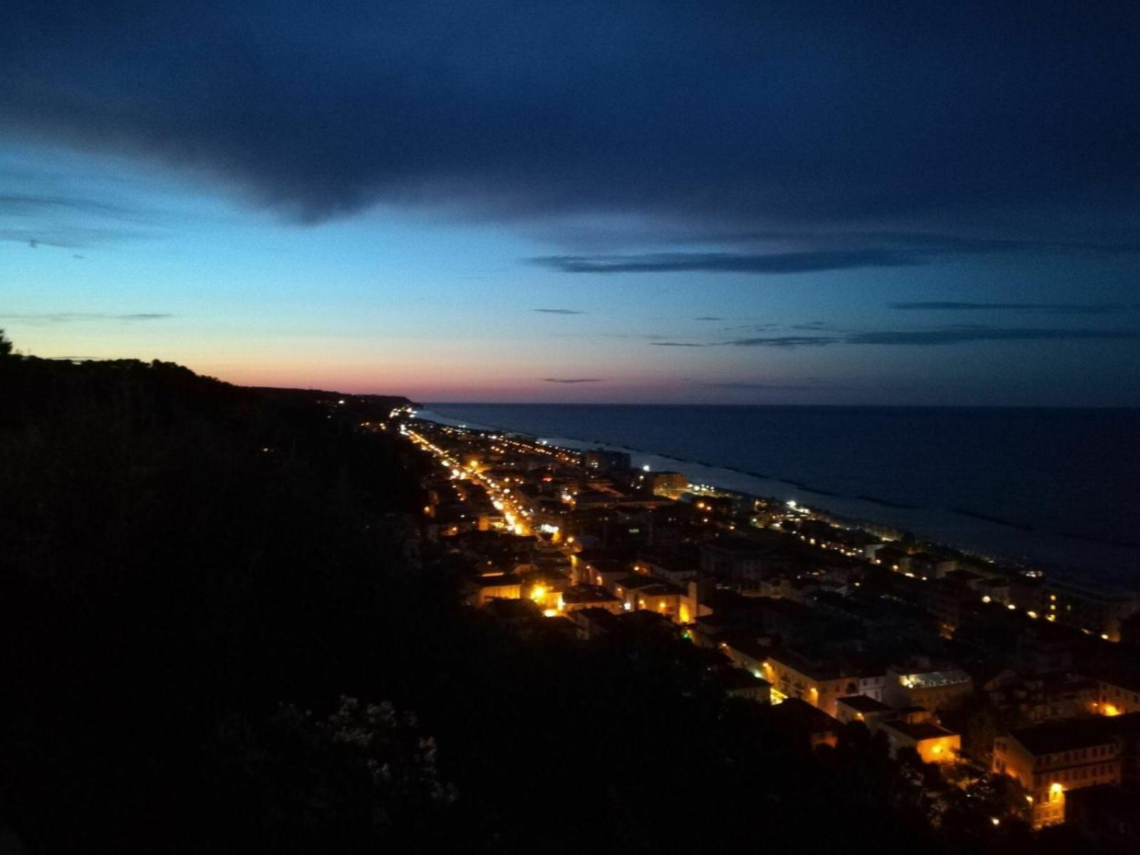 Castello - Solo Pernotto Hotell Cupra Marittima Exteriör bild