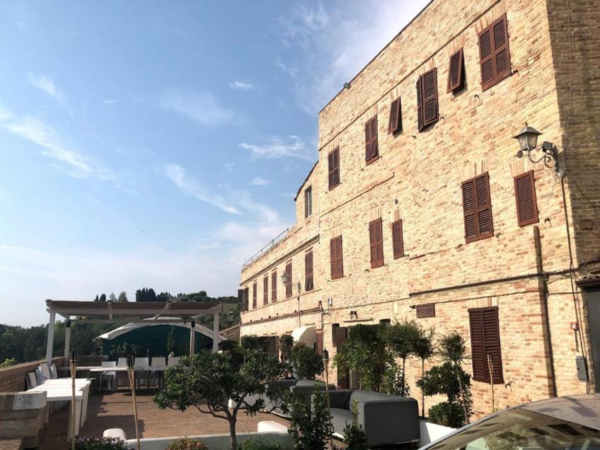 Castello - Solo Pernotto Hotell Cupra Marittima Exteriör bild